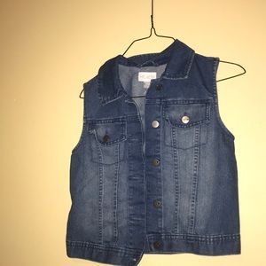 Sleeve less jean jacket